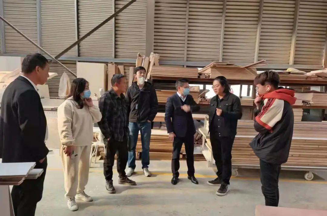 神马行空普天瑞仙羊下界遍地春猜生肖,警惕虚假宣传落实,定量解答解释落实